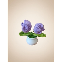 Planta con tarro blanco 2 tulipanes lilas hecha a mano a ganchillo (amigurumi). - Imagen 1