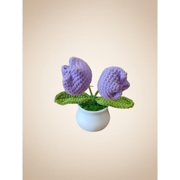 Planta con tarro blanco 2 tulipanes lilas hecha a mano a ganchillo (amigurumi). - Imagen 1