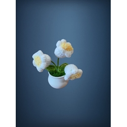Planta con tarro blanco 3 flores blancas hecha a mano a ganchillo (amigurumi). - Imagen 2