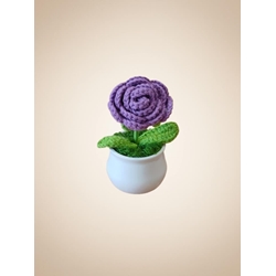 Planta con tarro blanco rosa lila hecha a mano a ganchillo (amigurumi). - Imagen 1