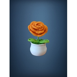 Planta con tarro blanco rosa naranja hecha a mano a ganchillo (amigurumi). - Imagen 2